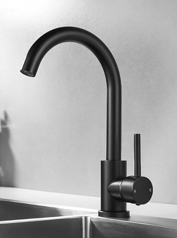 Projet d'installation de robinetterie (robinet de cuisine noir mat moderne), réalisé par PRO BAT-IM, à Val-de-Marne.