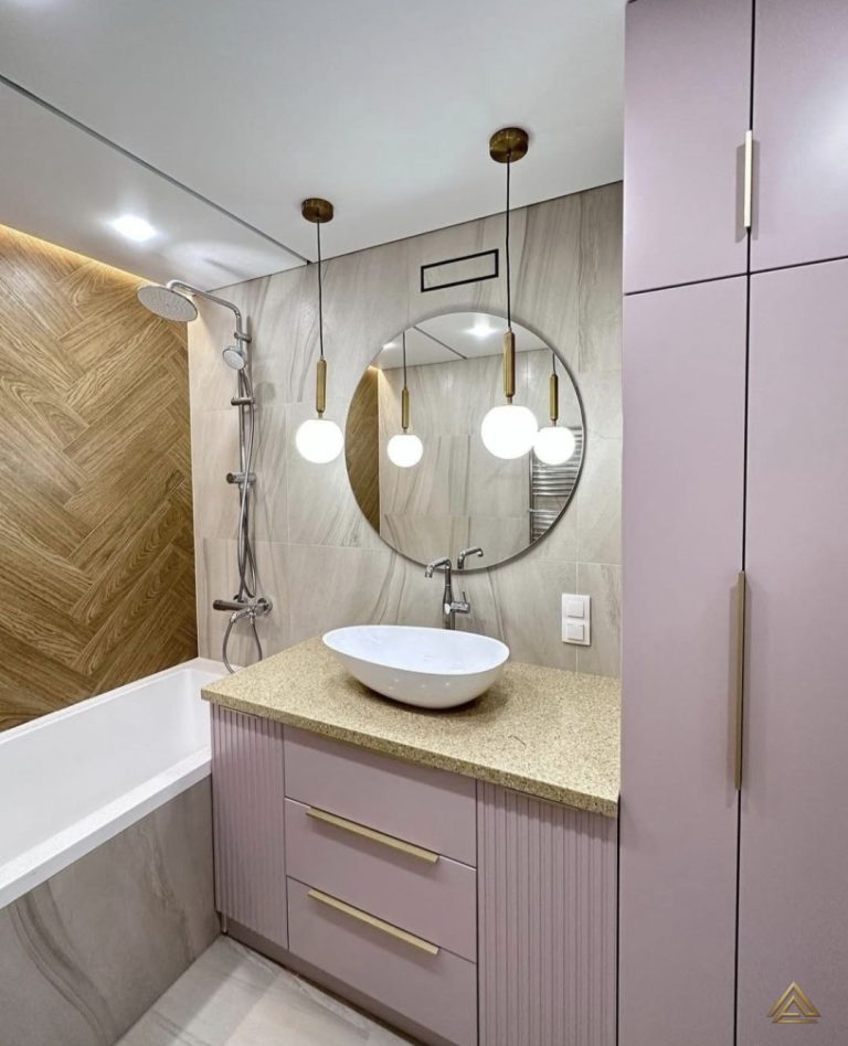 Projet de rénovation de salle de bain (mobilier rose poudré, vasque bol et carrelage effet bois), réalisé par PRO BAT-IM, à Val-de-Marne.