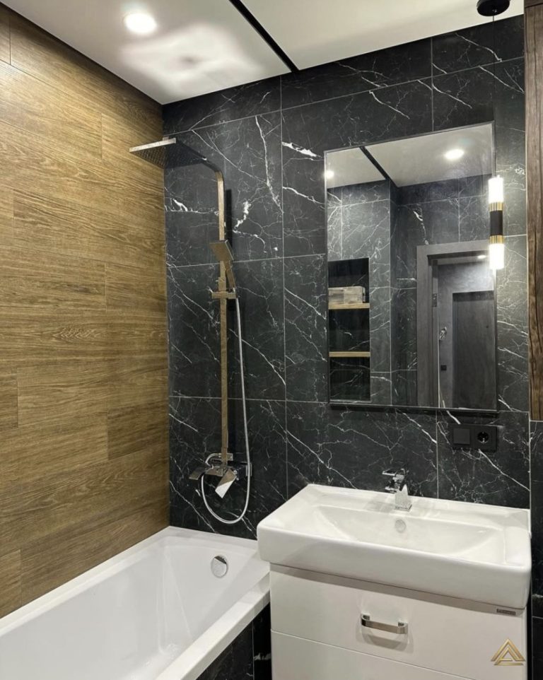 Projet de rénovation de salle de bain (carrelage effet marbre noir, carrelage effet bois et mobilier blanc), réalisé par PRO BAT-IM, à Val-de-Marne.