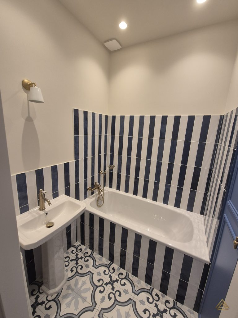 Projet de rénovation d’une salle de bain de 8.6 m², réalisé par PRO BAT-IM, Val-de-Marne